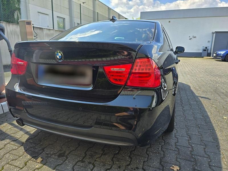 Gebraucht BMW 320 M Sport 184 PS (135 kW) 2011 Schwarz Limousine