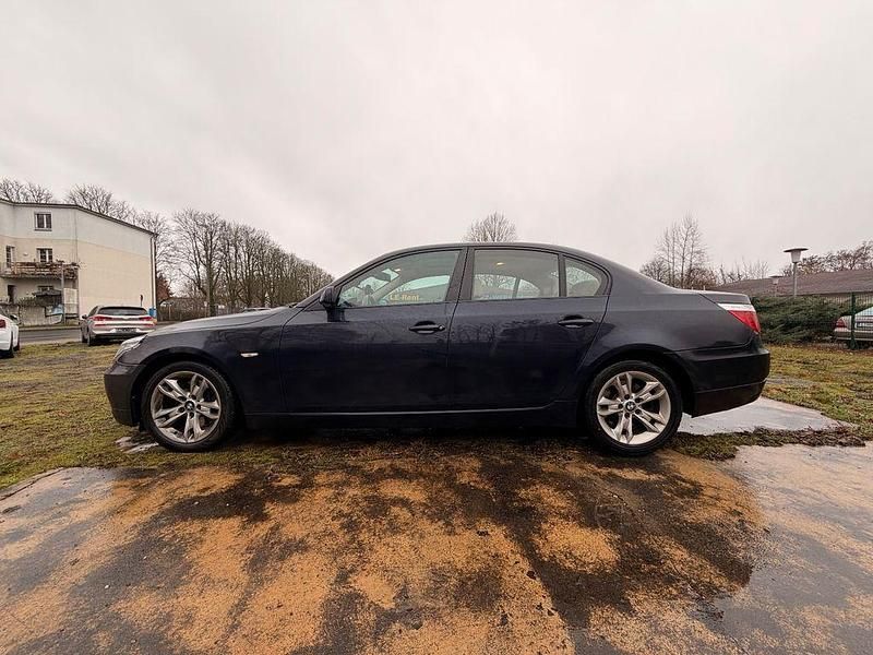 Gebraucht BMW 523 Sport Line 190 PS (139 kW) 2008 Blau Limousine