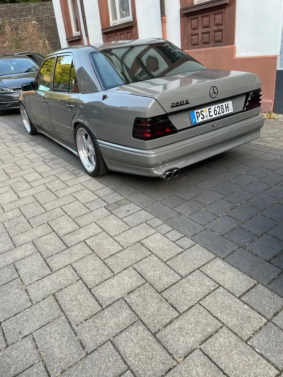 Gebraucht Mercedes E280 197 PS (144 kW) 1993 Grau Limousine