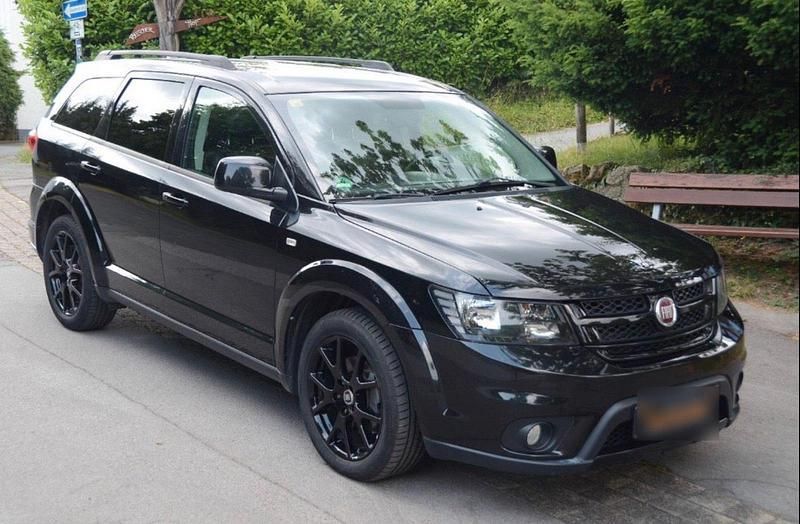 Schwarz Gebraucht 2014 Fiat Freemont Black Code SUV | 9.499 € (Guter Preis) - Bild 1/4