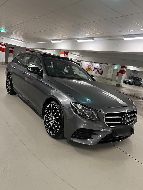Grau Gebraucht 2020 Mercedes E400 Kombi | 29.999 € (Guter Preis) - Bild 1/4