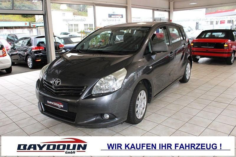 Grau Gebraucht 2011 Toyota Verso Life Van / Kleinbus | 5.990 € (Guter Preis) - Bild 1/4