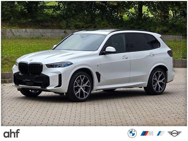 Mineralweiss Gebraucht 2023 BMW X5 M Sport SUV | 73.990 € (Teuer) - Bild 1/4