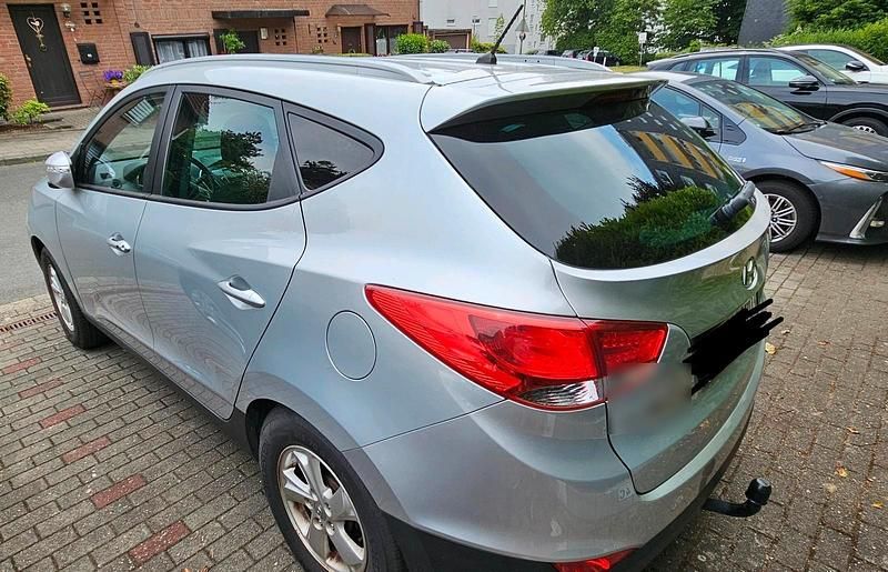 Gebraucht Hyundai Tucson 163 PS (119 kW) 2011 Grau SUV