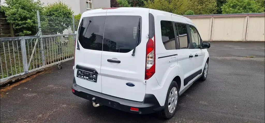 Używany Ford Transit Connect 120 KM (88 kW) 2021 Biały Minivan