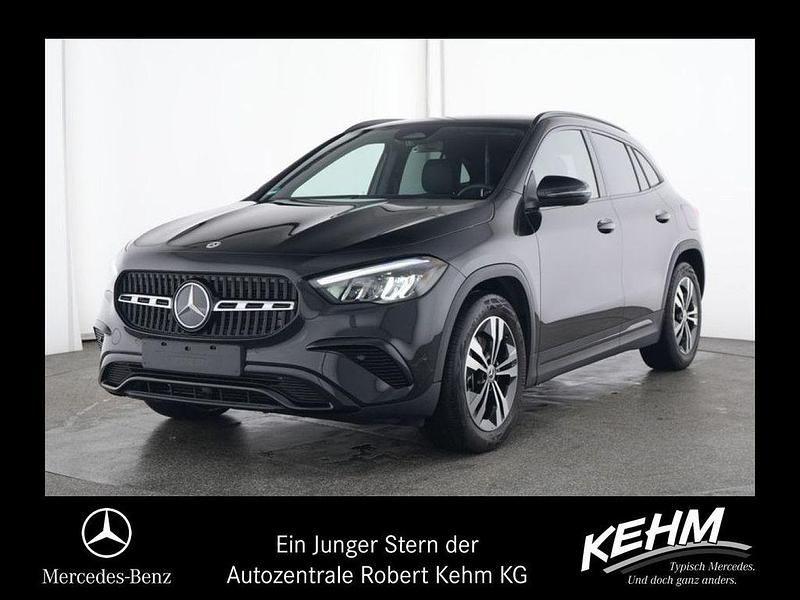 Gebraucht Mercedes GLA250 Progressive 224 PS (164 kW) 2024 Kosmosschwarz (metallic) SUV