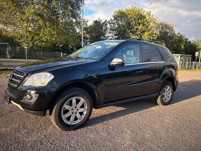 Gebraucht Mercedes ML350 224 PS (164 kW) 2009 Schwarz SUV