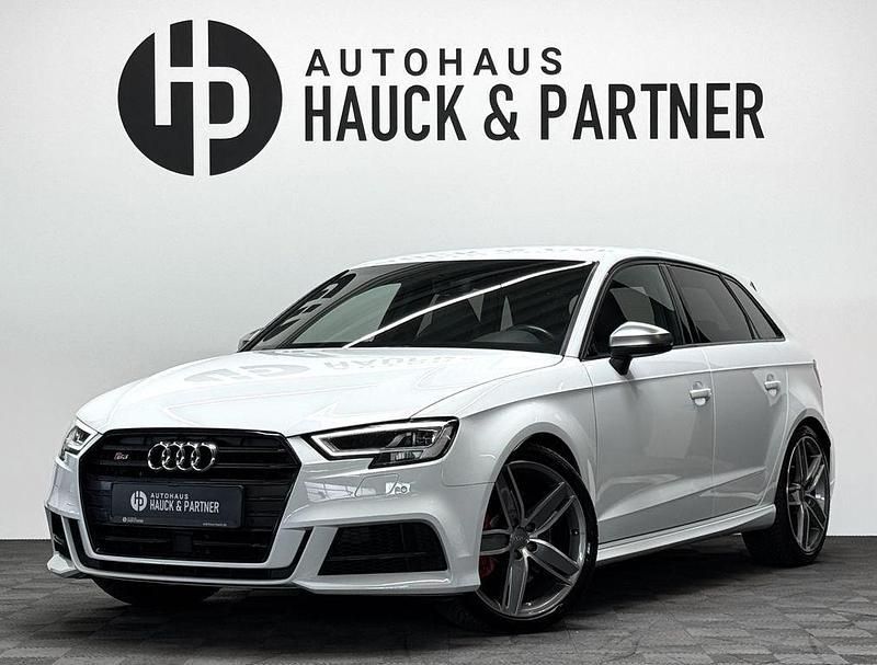 Weiß Gebraucht 2019 Audi S3 Ambiente Limousine | 29.990 € (Fairer Preis) - Bild 1/4