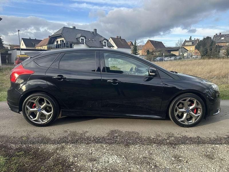 Gebraucht Ford Focus ST 250 PS (183 kW) 2013 Pantherschwarz metallic Kleinwagen