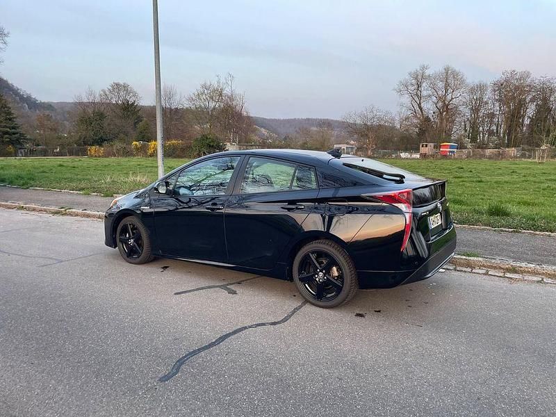 Gebraucht Toyota Prius 122 PS (89 kW) 2017 Schwarz Limousine