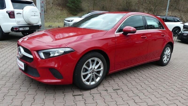 Rot Gebraucht 2019 Mercedes A200 Limousine | 19.990 € (Guter Preis) - Bild 1/4