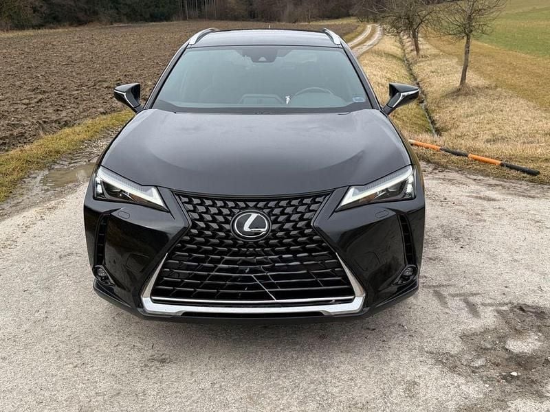 Gebraucht Lexus UX 250h 184 PS (135 kW) 2022 Schwarz SUV