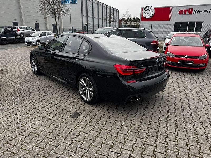 Gebraucht BMW 750 Sport Line 449 PS (330 kW) 2018 Schwarz Limousine