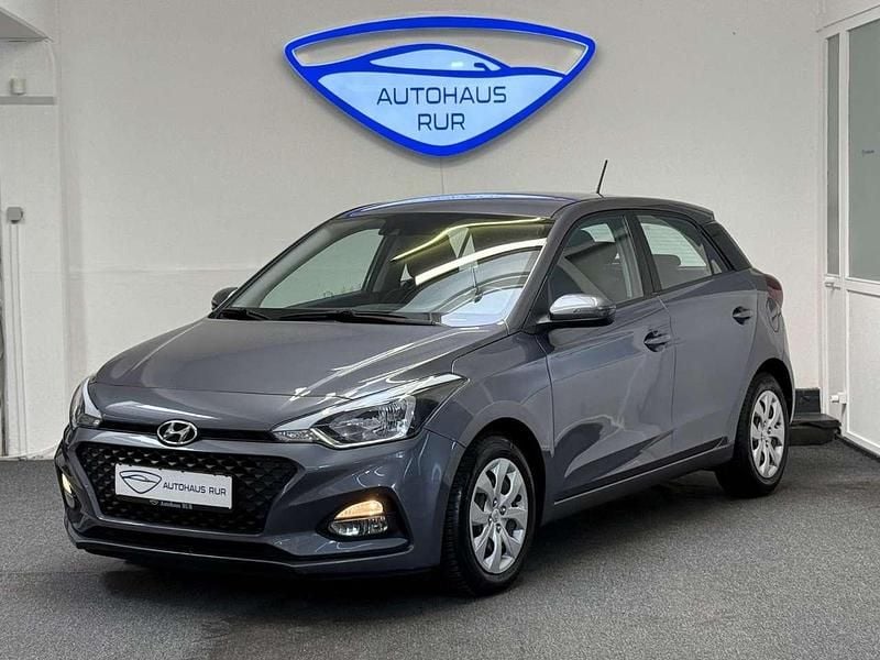 Grau Gebraucht 2020 Hyundai i20 Advantage Kleinwagen | 11.890 € (Guter Preis) - Bild 1/4