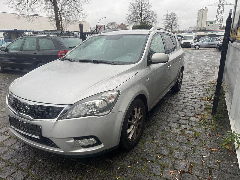 Silber Gebraucht 2010 Kia Ceed Kleinwagen | 2.700 € (Guter Preis) - Bild 1/4