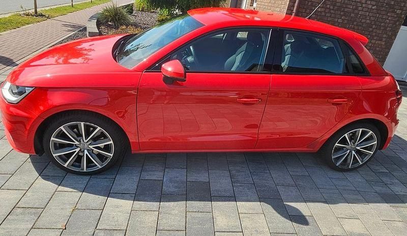 Rot Gebraucht 2016 Audi A1 Sportback Sport Kleinwagen | 10.500 € (Fairer Preis) - Bild 1/4
