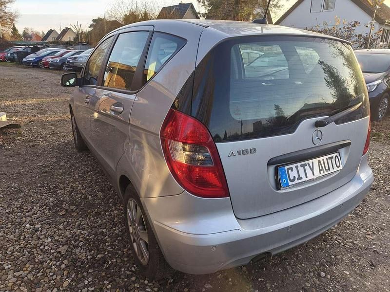 Gebraucht Mercedes A160 95 PS (69 kW) 2011 Polarsilber  metalliclack Kleinwagen