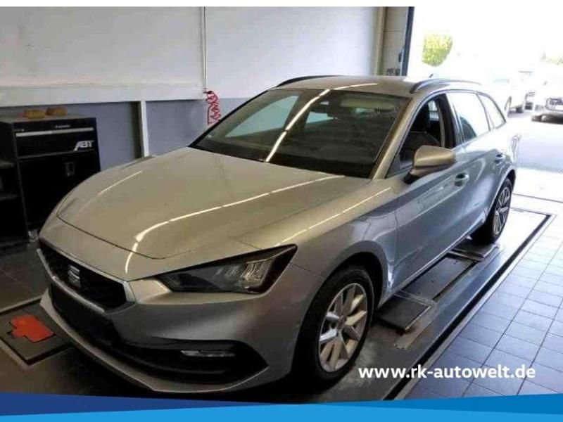 Urban)silver (silber Gebraucht 2023 Seat Leon Style Kombi | 24.798 € (Fairer Preis) - Bild 1/4