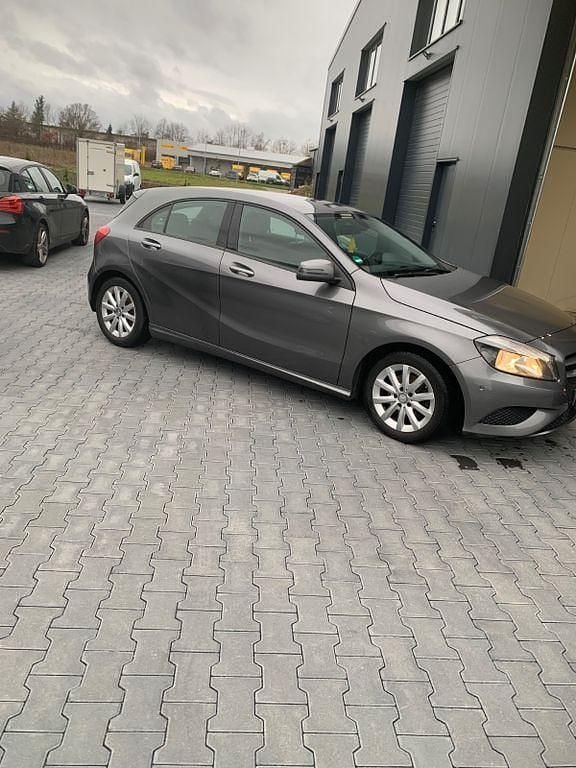 Gebraucht Mercedes A200 136 PS (100 kW) 2013 Grau Limousine