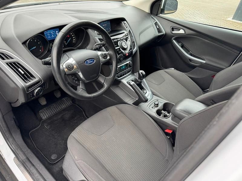 Gebraucht Ford Focus 101 PS (74 kW) 2013 Weiß Kombi
