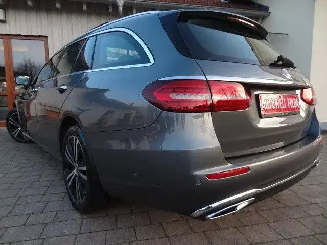 Gebraucht Mercedes E400 Avantgarde 330 PS (242 kW) 2022 Grau Limousine