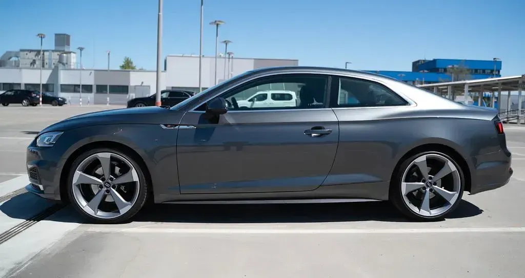 Gebraucht Audi A5 S-Line 190 PS (139 kW) 2019 Grau Coupé