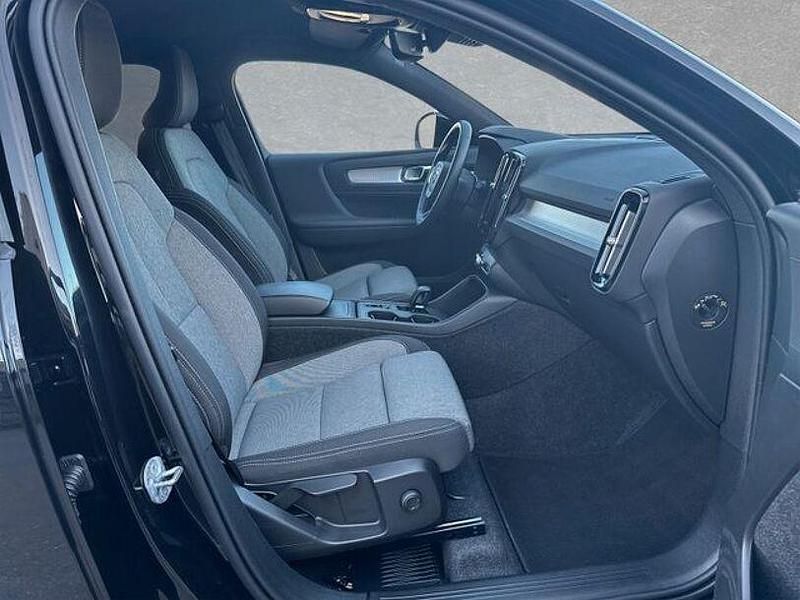 Gebraucht Volvo XC40 Core 163 PS (119 kW) 2024 Onyx schwarz SUV