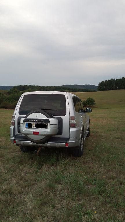 Gebraucht Mitsubishi Pajero Intense 200 PS (147 kW) 2010 Silber SUV