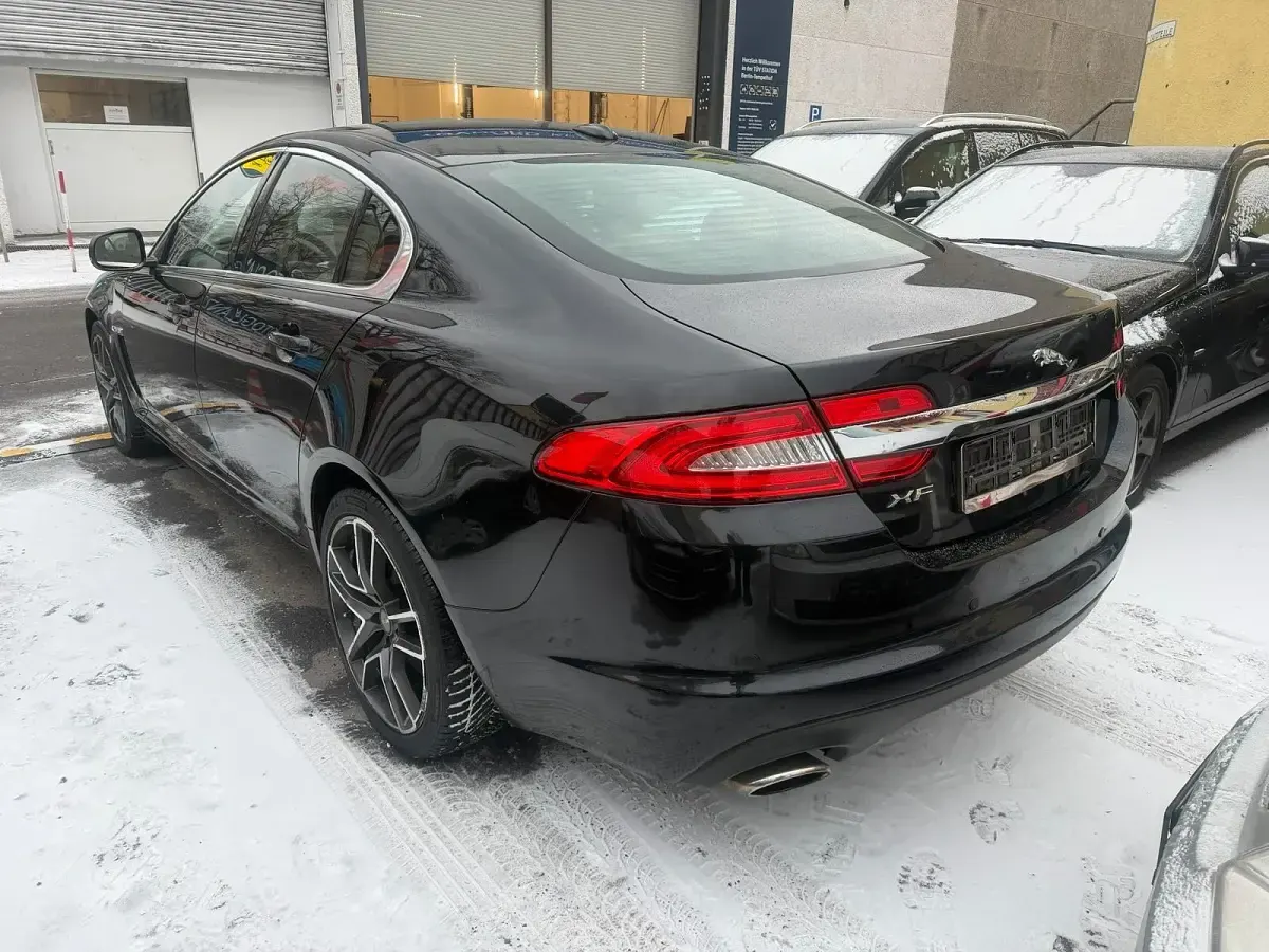 Begagnad Jaguar XF 240 HK (176 kW) 2011 Svart Sedan