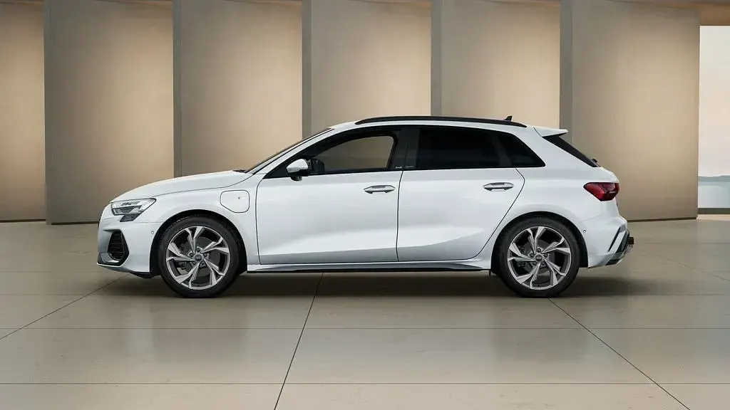 Gebraucht Audi A3 S-Line 204 PS (150 kW) 2025 Gletscherweiß metallic Limousine