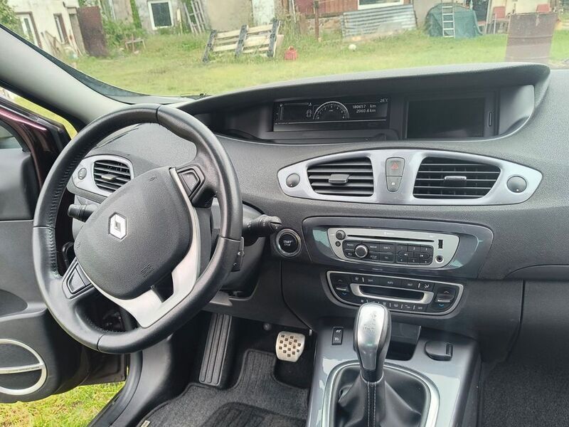 Rot Gebraucht 2014 Renault Scénic III Bose Edition Van / Kleinbus | 6.700 € (Fairer Preis) - Bild 1/2