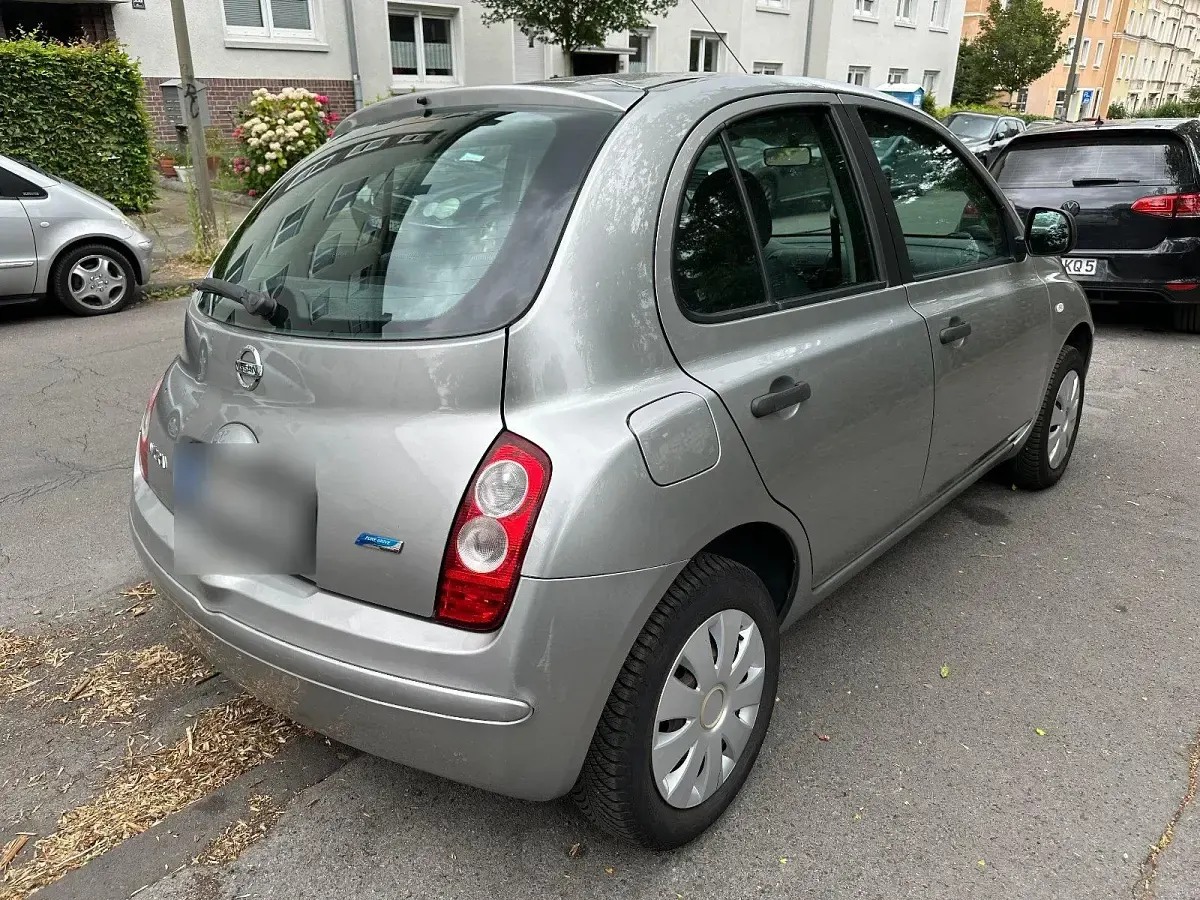 Gebraucht Nissan Micra 65 PS (47 kW) 2010 Silber Kleinwagen