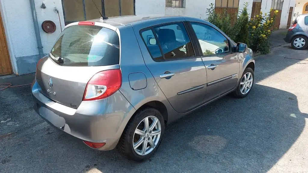 Gebraucht Renault Clio Expression 75 PS (55 kW) 2011 Grau Limousine