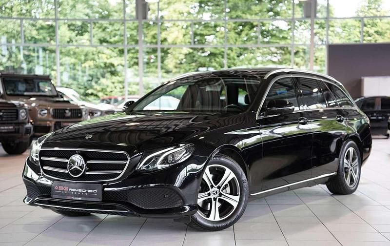 Schwarz Gebraucht 2019 Mercedes E220 Avantgarde Kombi | 27.900 € (Guter Preis) - Bild 1/3