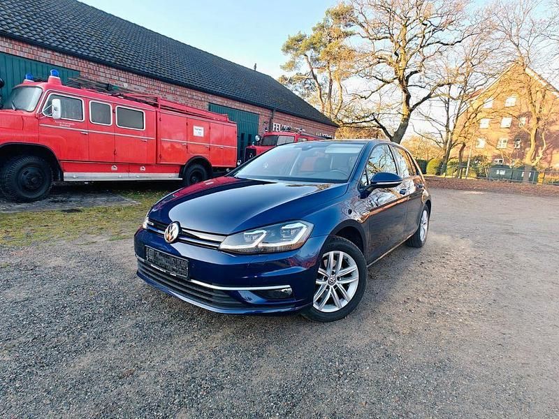 Atlantic blue Gebraucht 2019 VW Golf Highline Limousine | 14.999 € - Bild 1/4