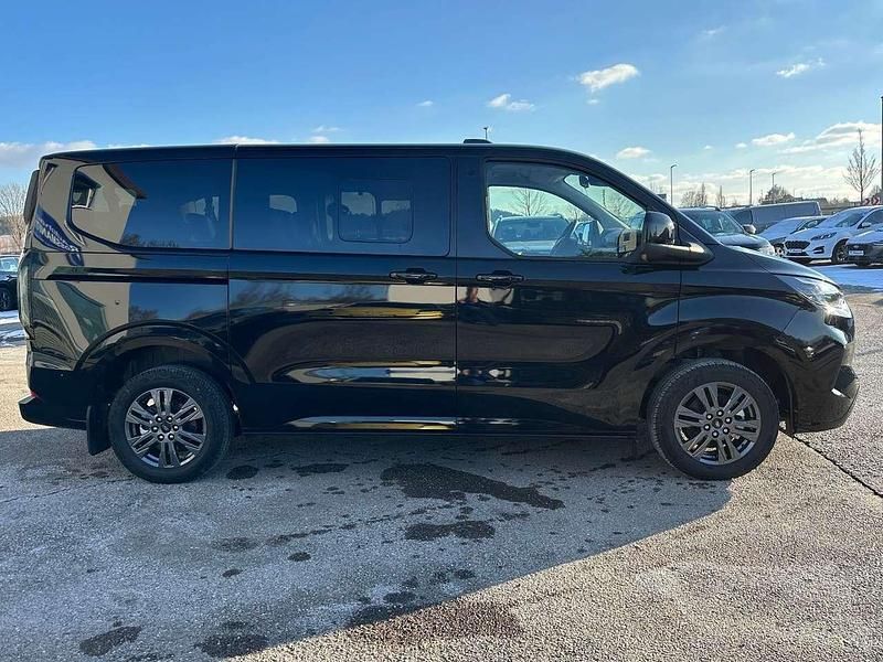 Neu Ford Tourneo Titanium 150 PS (110 kW) 2025 Schwarz Van / Kleinbus