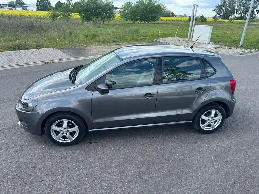 Gebraucht VW Polo 75 PS (55 kW) 2011 Grau Kleinwagen