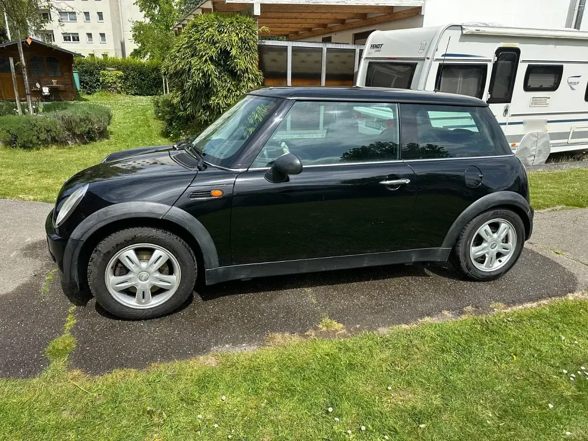 Used Mini ONE 90 HP (66 kW) 2002 Black Hatchback