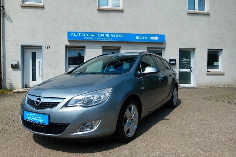 Silber Gebraucht 2011 Opel Astra Design Edition Kombi | 5.990 € (Etwas zu teuer) - Bild 1/4
