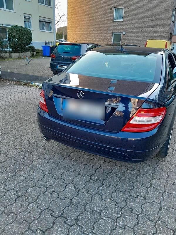 Gebraucht Mercedes C250 204 PS (150 kW) 2010 Blau Limousine