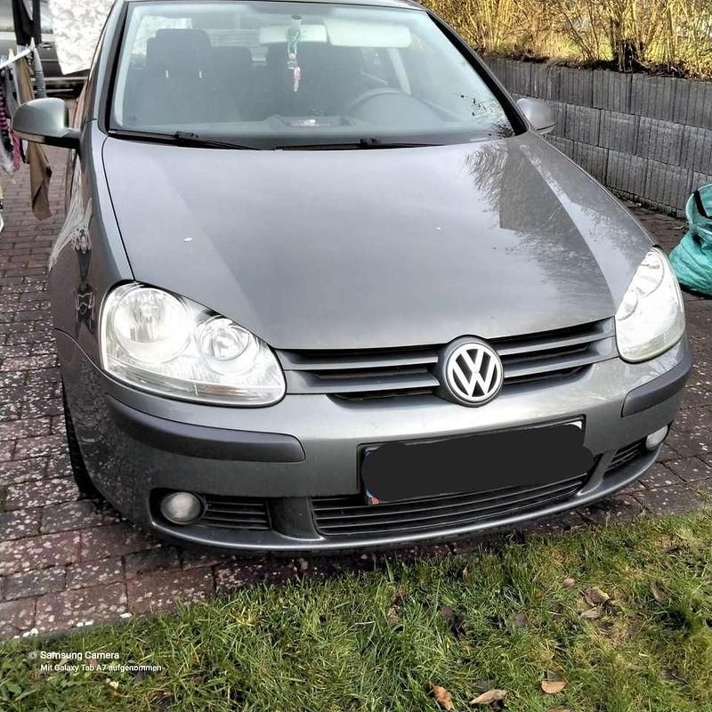 Grau Gebraucht 2003 VW Golf IV Limousine | 900 € - Bild 1/4