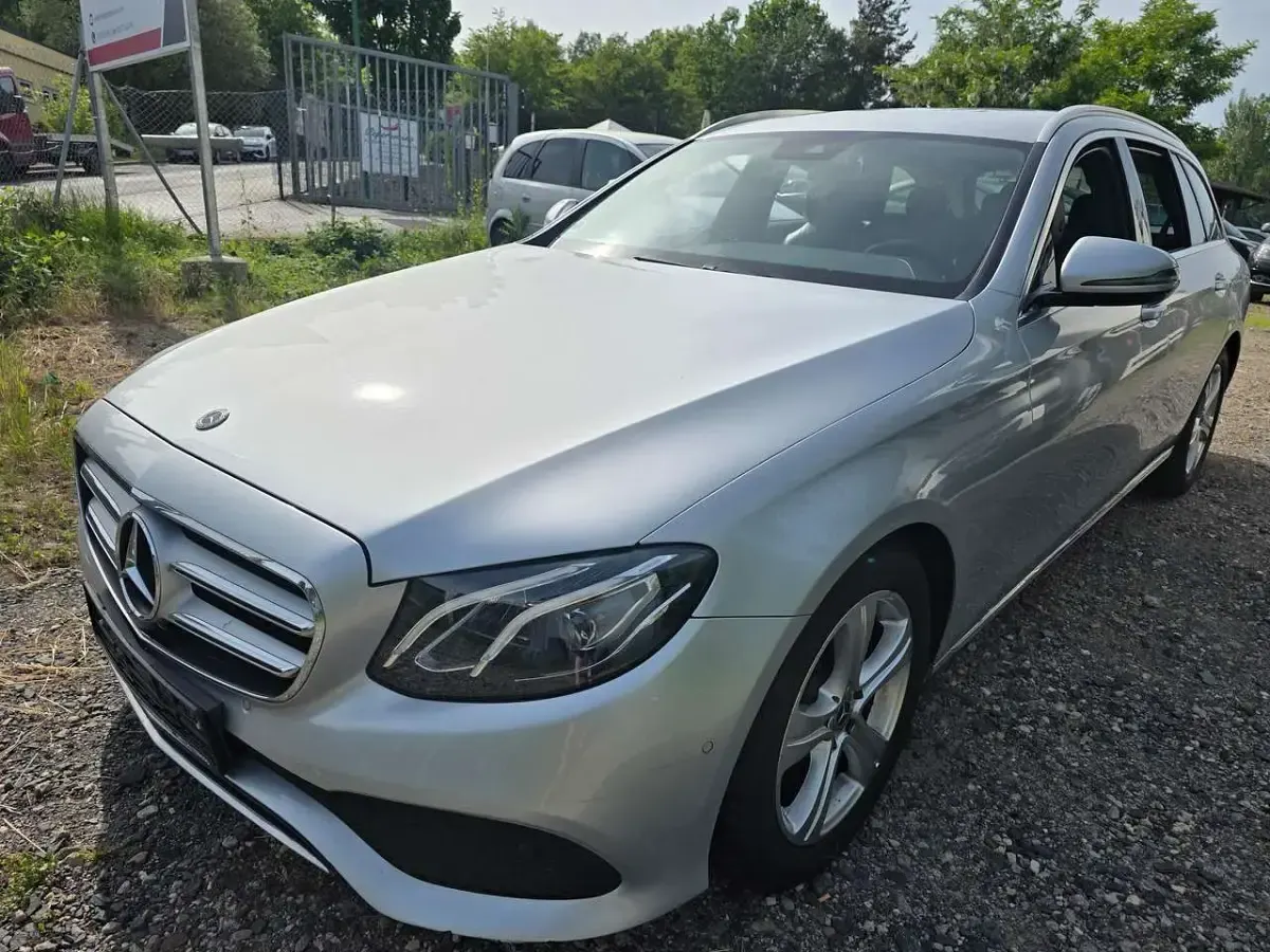 Gebraucht Mercedes E220 194 PS (142 kW) 2017 Iridiumsilber Kombi