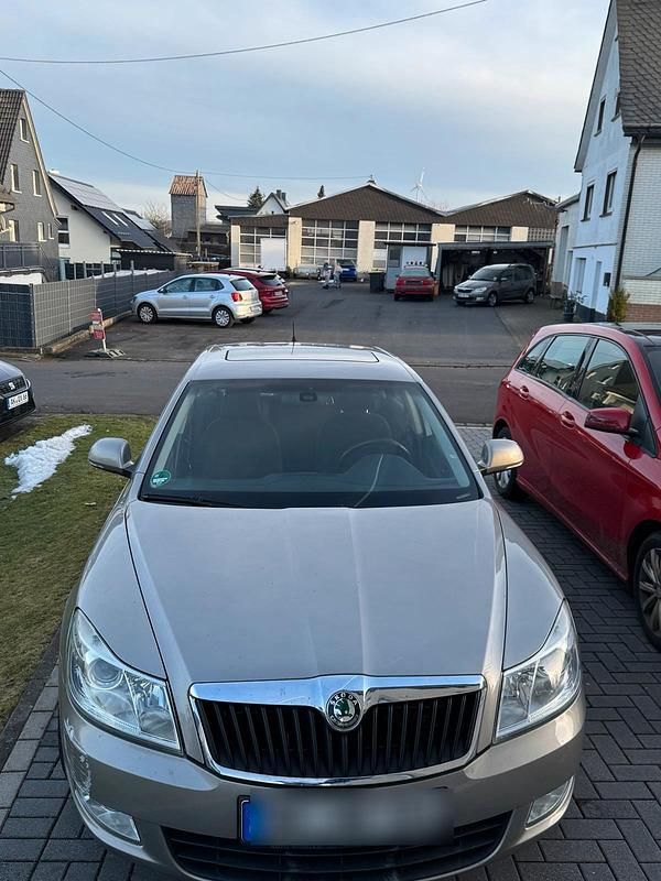 Beige Gebraucht 2009 Skoda Octavia Limousine | 3.600 € (Fairer Preis) - Bild 1/4