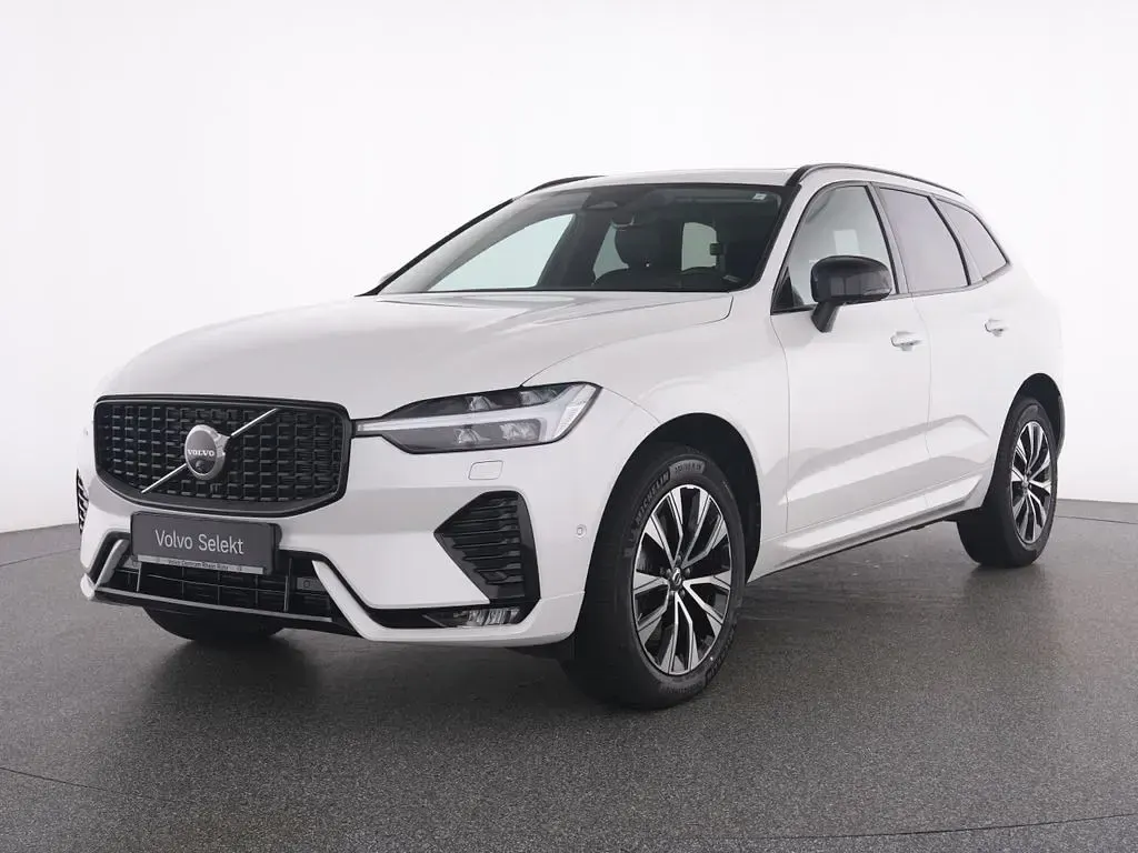 Gebraucht Volvo XC60 Plus 197 PS (144 kW) 2024 Weiss crystal white / metallic SUV