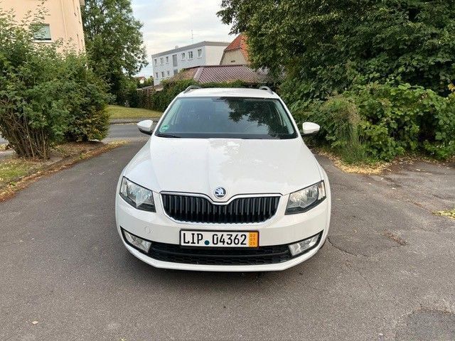 Weiß Gebraucht 2016 Skoda Octavia Limousine | 8.600 € (Guter Preis) - Bild 1/4