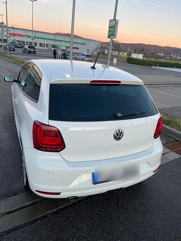 Gebraucht VW Polo 66 PS (48 kW) 2015 Weiß Kleinwagen
