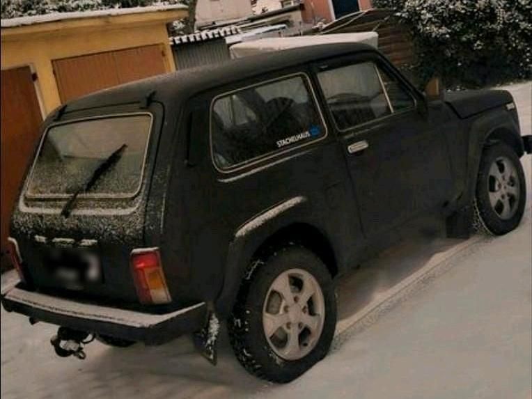 Gebraucht Lada niva 83 PS (61 kW) 2014 Schwarz SUV