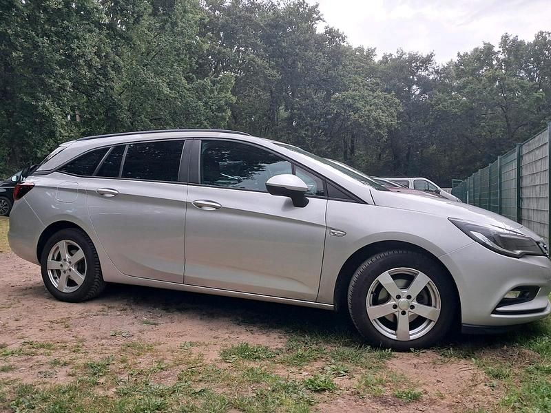Grau Gebraucht 2019 Opel Astra Kombi | 7.650 € (Fairer Preis) - Bild 1/4