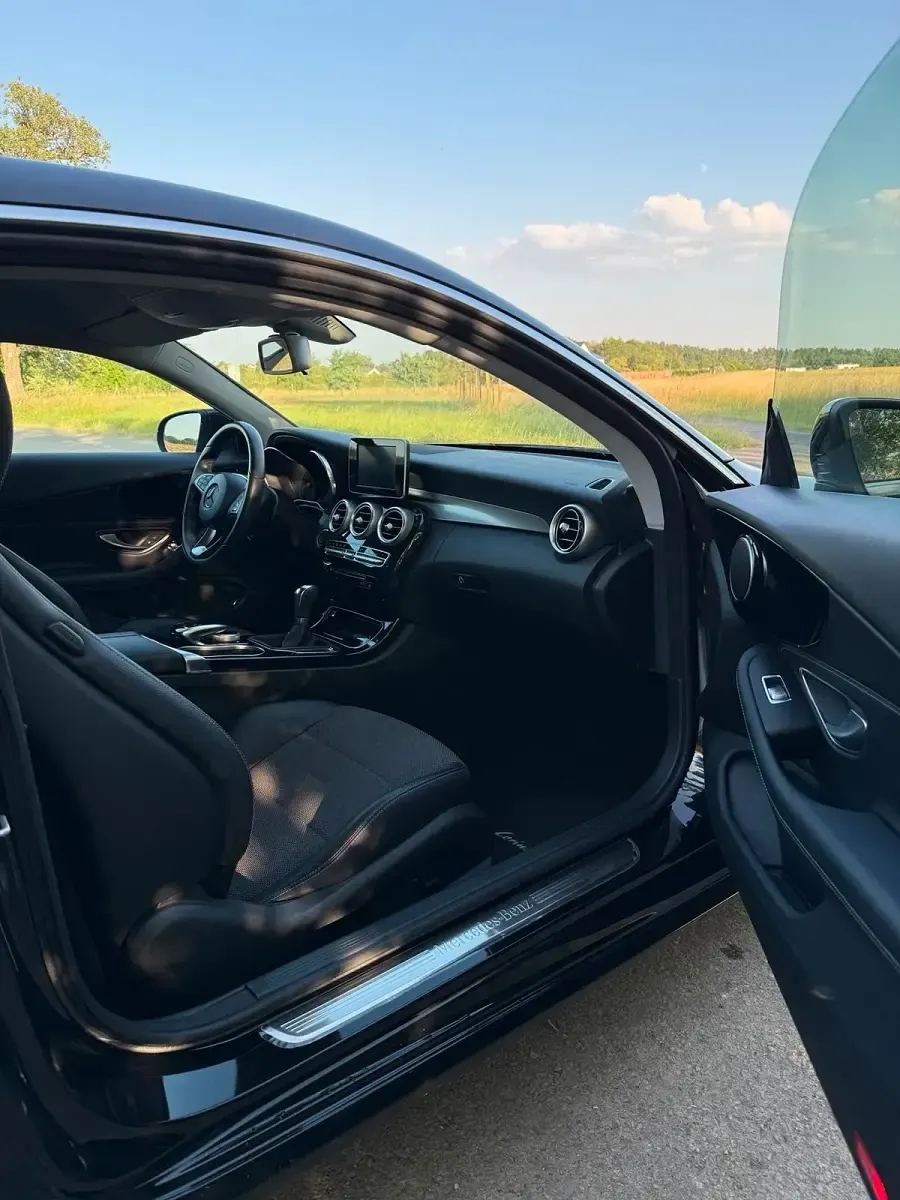 Gebraucht Mercedes C180 156 PS (114 kW) 2019 Schwarz Coupé