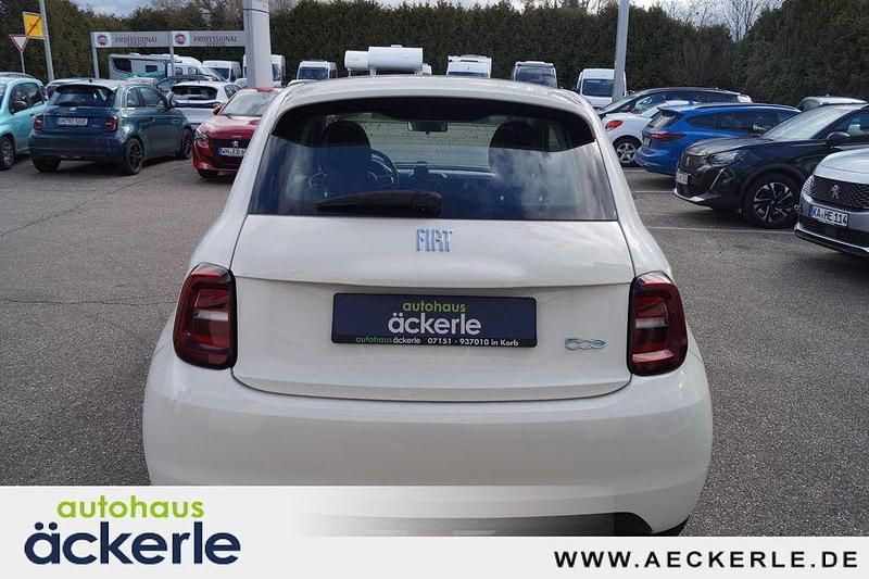 Gebraucht Fiat 500e Action 69 kW (95 PS) 2022 Weiß Kleinwagen